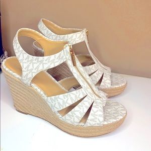 ✨MICHAEL KORS MK BERKLEY WEDGES SZ 10 ✨